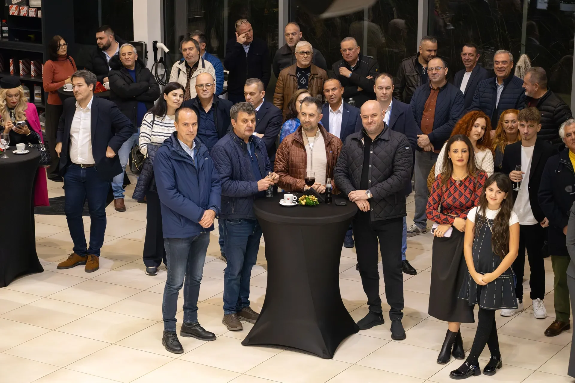 invitati eveniment deshidere showroom toyota targoviste 2